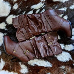 NWT Brown heeled boots